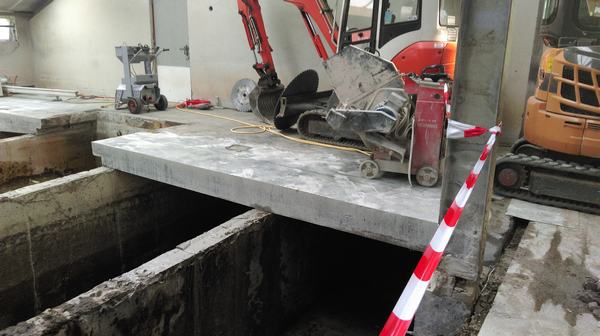 Zaagwerk betonvloer in stal